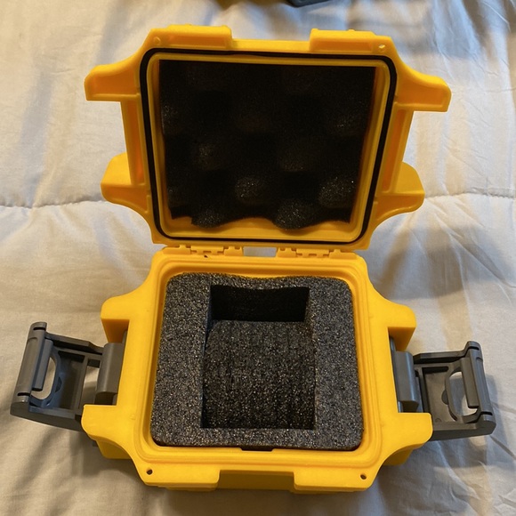 Invicta 1 Slot Dive Impact Case Yellow - Picture 3 of 4